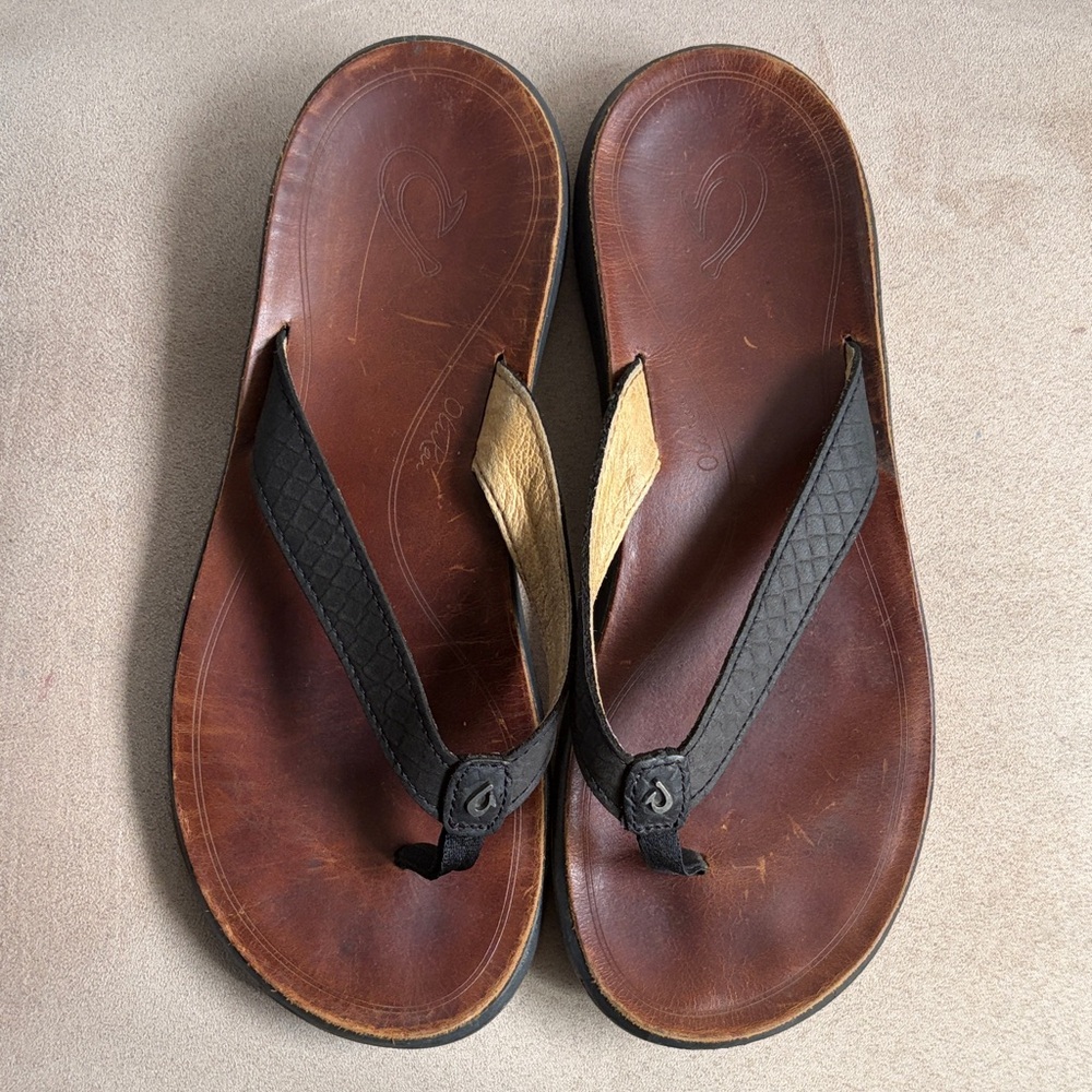 Olukai PÚA  Black and Brown Leather Sandals